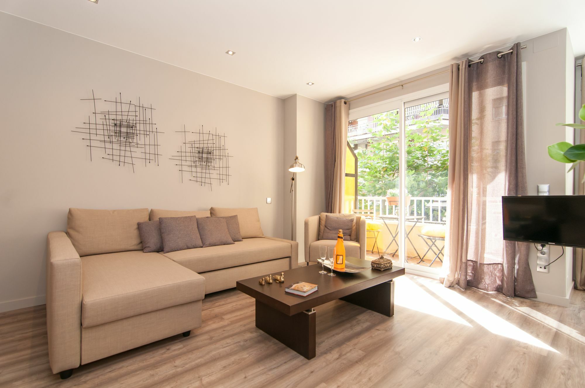 Montaber Apartments - Sagrada Familia บาร์เซโลนา ภายนอก รูปภาพ