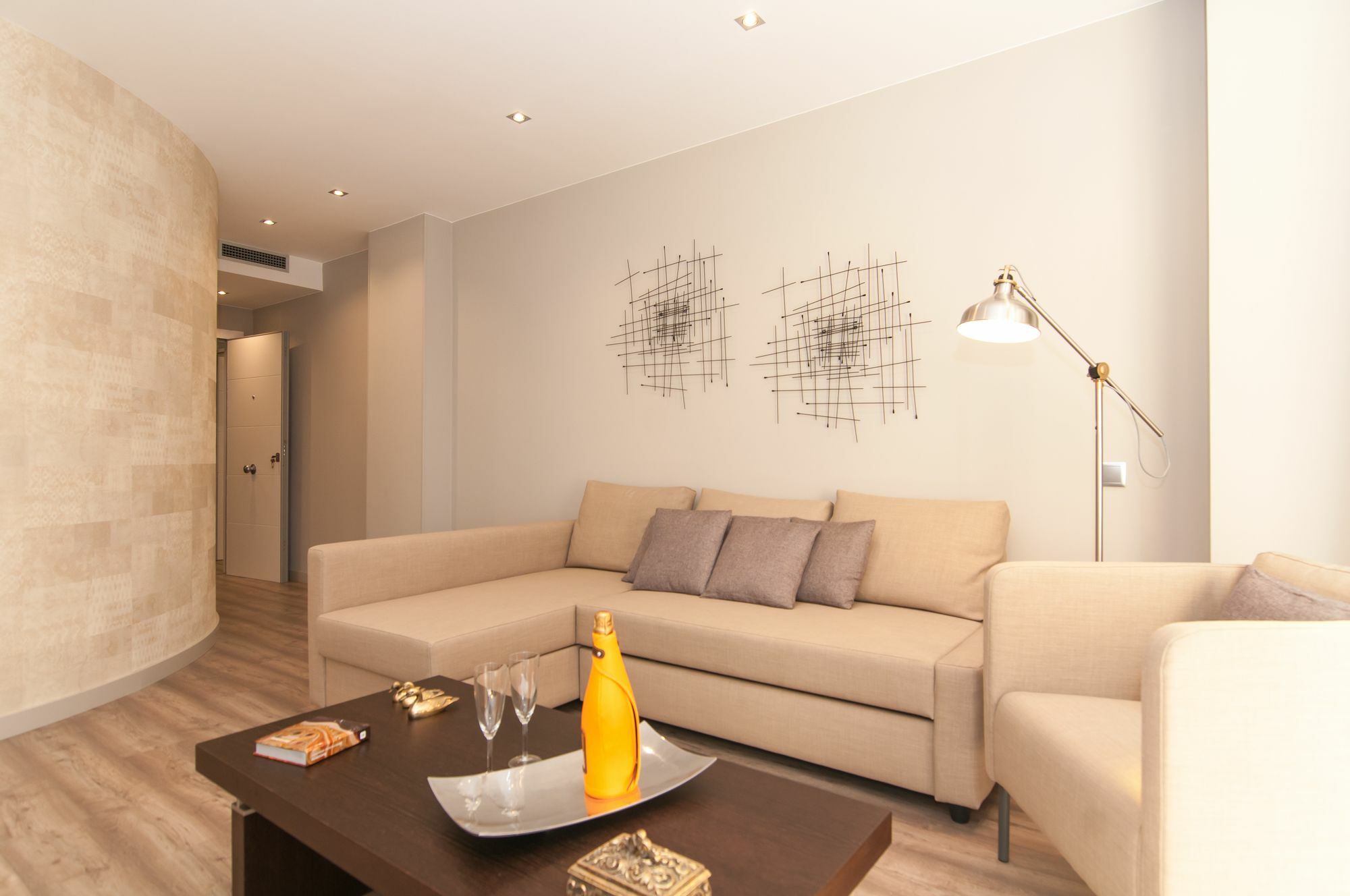 Montaber Apartments - Sagrada Familia บาร์เซโลนา ภายนอก รูปภาพ